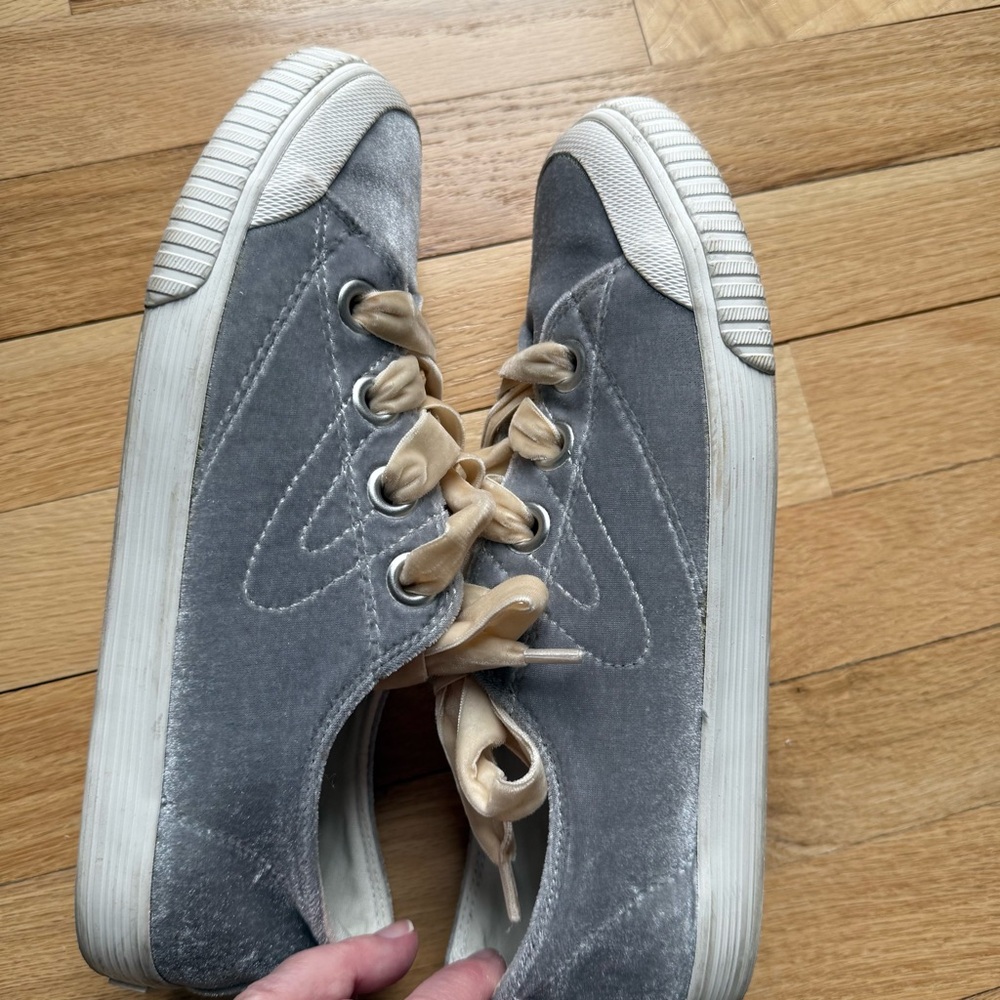 Tretorn Velvet Lace-Up Sneakers in Gray, Women’s Size 8.5 - Picture 9 of 12